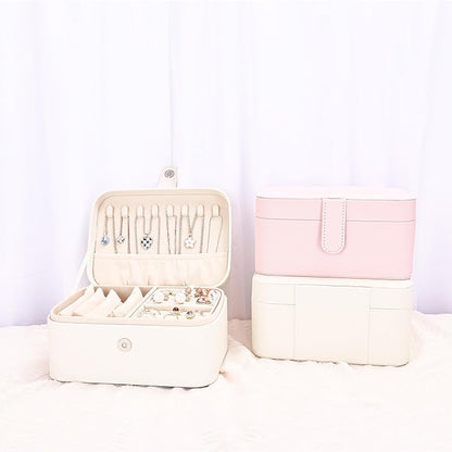 2 Layer Portable Jewelry Box, Large Jewelry Travel Case with 4 Jewelry Pouches, Medium Size Jewelry Organizer Box for Earrings, Necklaces, Bracelets (beige)
