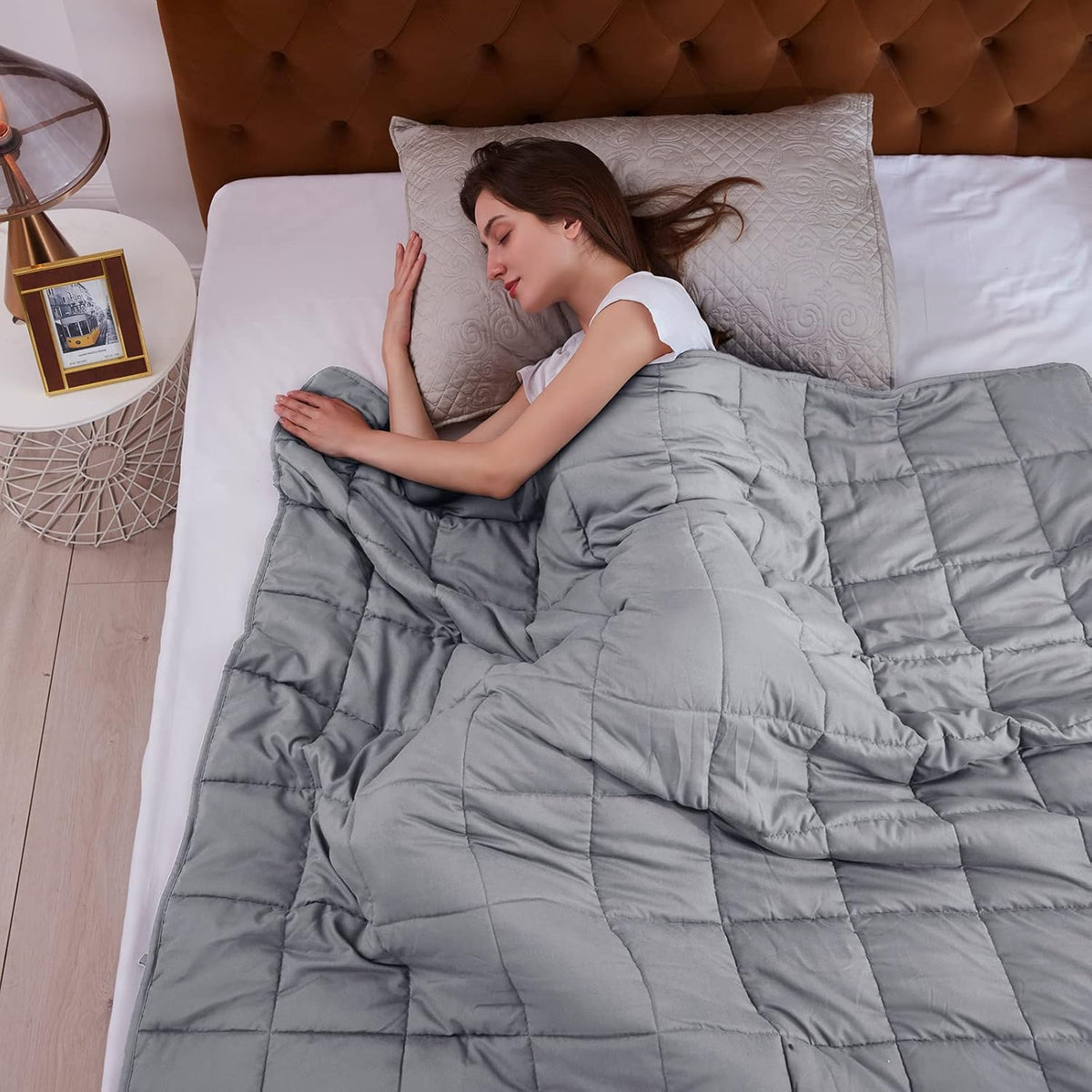 L'AGRATY Weighted Blanket - 48"x72" 20lbs Cooling Breathable Heavy Blanket Microfiber Material with Glass Beads for Adult All-Season Summer Fall Winter Soft Thick Comfort